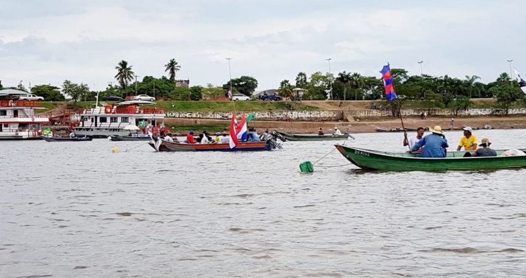 RIO PARAGUAY CERRADO POR PESCADORES EXIGIENDO RESPUESTA AL GOBIERNO