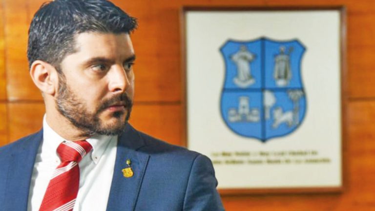 CONCEJALES LIBERALES PIDEN RENUNCIA DEL INTENDENTE NENECHO RODRÍGUEZ