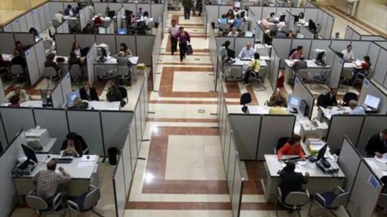 GRAN DIFERENCIA DE SALARIOS ENTRE FUNCIONARIOS PÚBLICOS Y PRIVADOS
