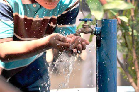 PESE A LA BAJANTE DEL RÍO PARAGUAY LA ESSAP GARANTIZA QUE NO FALTARÁ AGUA