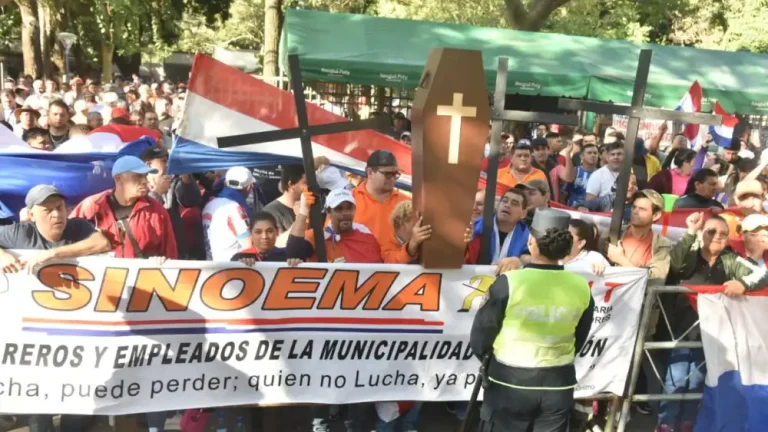 FUNCIONARIOS MUNICIPALES DE TODOS LOS SINDICATOS SE MANIFESTARON CONTRA LEY DEL SERVICIO CIVIL.